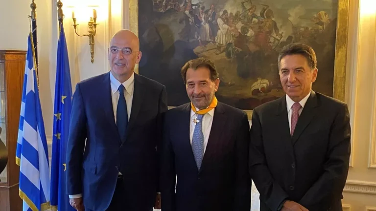 Κύπρος Νικολαΐδης: Χρυσός Σταυρός του Τάγματος του Φοίνικα της Ελλάδος στον «πατέρα» της αυχενικής διαφάνειας