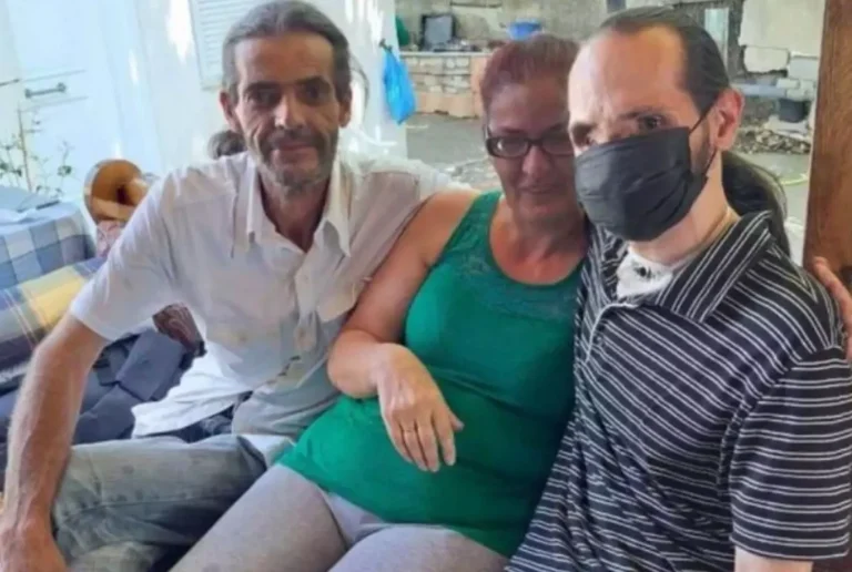 Πύργος: Ο Θύμιος Μπουγάς έσμιξε ξανά με τα αδέρφια του μετά την εξαφάνισή του – Η συγκινητική φωτογραφία