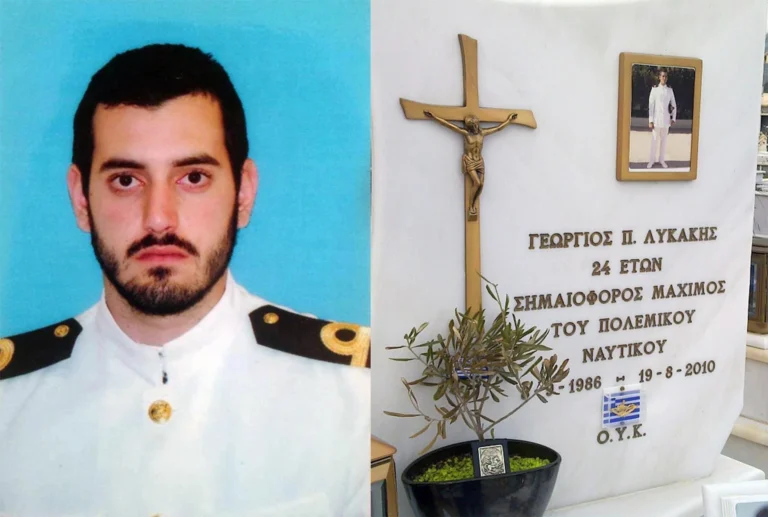 Ο Σημαιοφόρος Γιώργος Λυκάκης που τον ξέχασαν όλοι – Τι έγραψαν οι γονείς του στον τάφο του