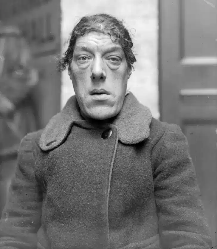 Η «Μαύρη Χήρα» που από κούκλα έγινε περίγελος για να μεγαλώσει τα παιδιά της 2 i quot mayri chira quot poy apo koykla egine perigelos gia na megalosei ta paidia tis 1