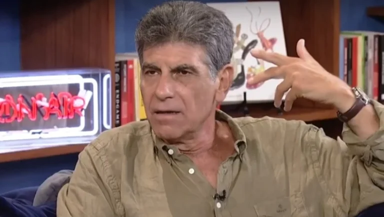 Μπέζος: «Πήγα σε reunion και κόντεψα να αυτοκτονήσω, οι παλιοί χαζοί παρέμειναν χαζοί κι όλοι οι ανόητοι χειροτέρευσαν»