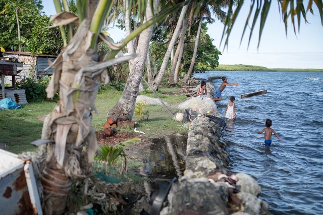 photographing fijis sinking island communities 846 1426565544