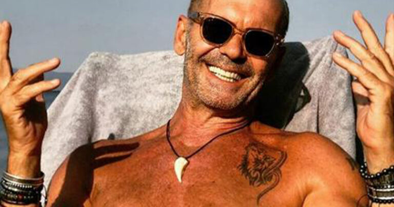 Πέτρος Κωστόπουλος: Απολαμβάνει το καλοκαίρι του σε νησί – έκπληξη