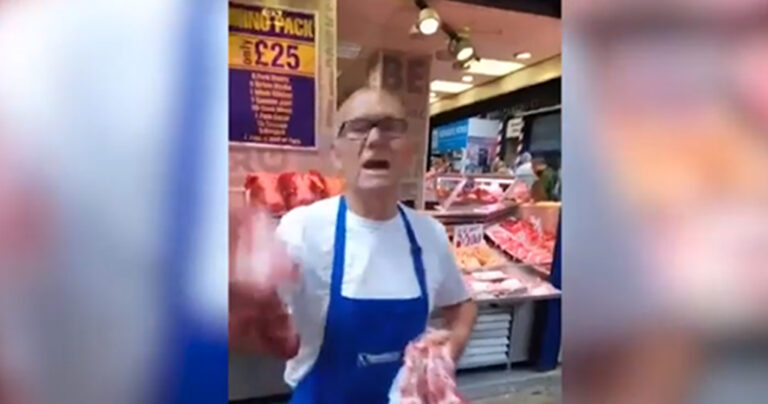 Επίθεση κρεοπώλη σε vegan διαδηλωτές. Τους έδιωχνε με μπριζόλες και χοιρομέρια