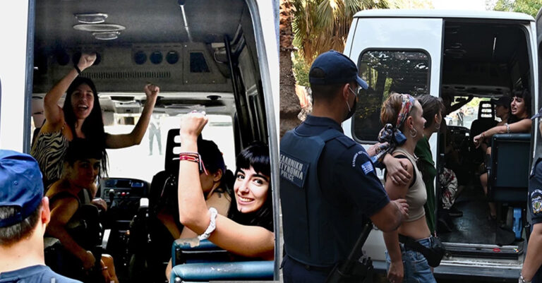 Εξάρχεια: Με συνθήματα και χορούς προσήχθησαν 11 κοπέλες – Ύψωσαν τις γροθιές τους πριν τις παραλάβει η ΕΛ.ΑΣ.