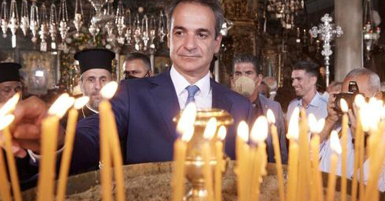 Ντροπή: Πολίτες κορόιδευαν τον Πρωθυπουργό Κυριακο Μητσοτακη χθες στην Τήνο και ανέβασαν μετά το βίντεο στο Tik Tok