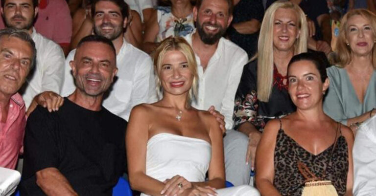 Αγνώριστη η Φαιή Σκορδά σε συναυλία στα Μουδανιά