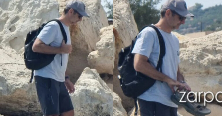 Ο πιο κουλ πρωθυπουργός του κόσμου: Ξυπόλητος και με στυλ κάνει διακοπές ο Κυριάκος Μητσοτάκης