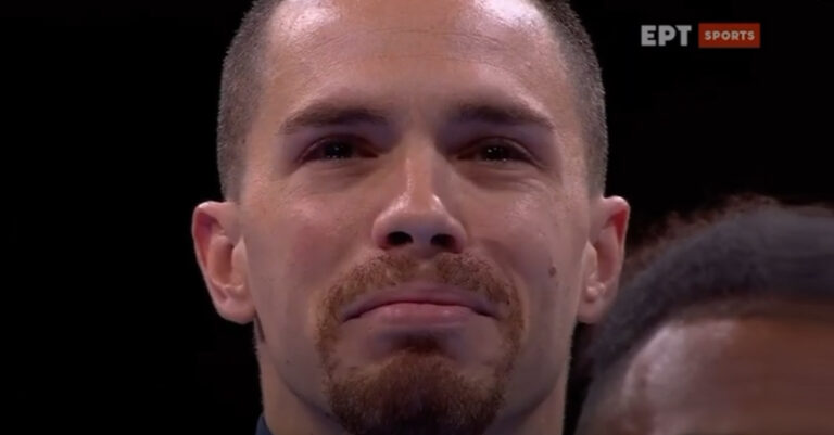 Δάκρυσε ο Λευτέρης Πετρούνιας στον Εθνικό Ύμνο