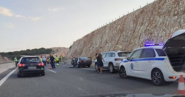 Τραγωδία με τροχαίο στην Ιόνια Οδό: Νεκρό ζευγάρι μπροστά τα μάτια του 10χρονου παιδιού τους