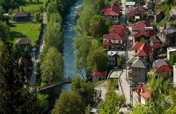 to paramythenio chorio tis ellados poy akomi kai ton aygoysto koimasai me koyvertoyla 1