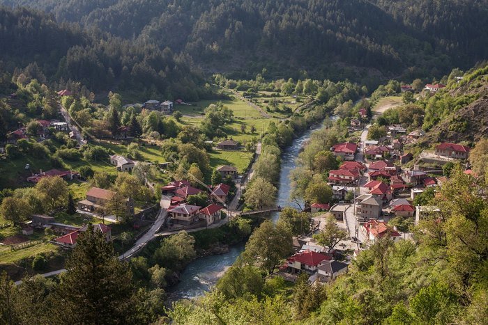 to paramythenio chorio tis ellados poy akomi kai ton aygoysto koimasai me koyvertoyla 2