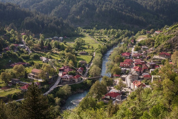 to paramythenio chorio tis ellados poy akomi kai ton aygoysto koimasai me koyvertoyla 2