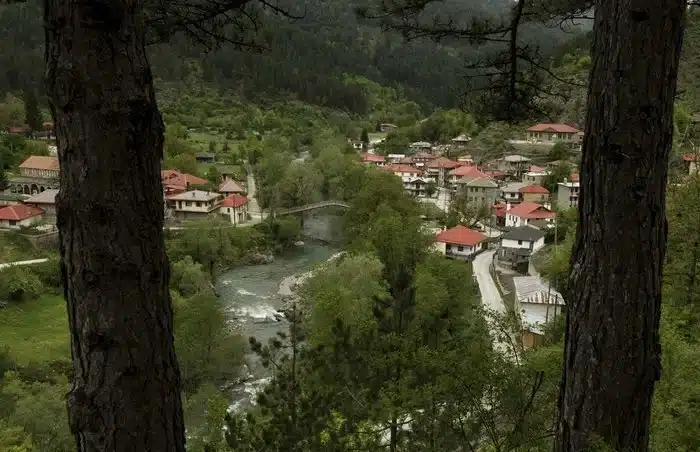 to paramythenio chorio tis ellados poy akomi kai ton aygoysto koimasai me koyvertoyla 4