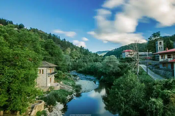 to paramythenio chorio tis ellados poy akomi kai ton aygoysto koimasai me koyvertoyla 8