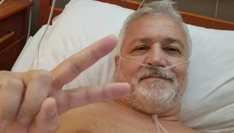 Σπύρος Πετρουλάκης: Στο νοσοκομείο ο συγγραφέας του Σασμού – «Το προβληματάκι με την υγεία μου αποδείχτηκε αρκετά επικίνδυνο»