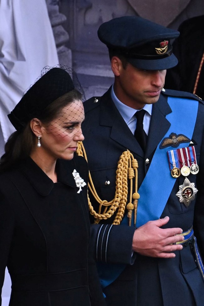 Φόρος τιμής της Κέιτ στην Νταϊάνα: Φόρεσε τα διάσημα σκουλαρίκια της αδικαχαμένης πριγκίπισσας στην πομπή της βασίλισσας