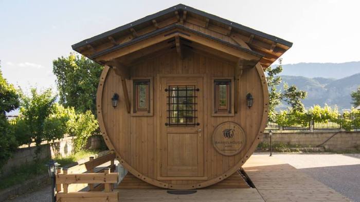 deite to esoteriko apo to proto spiti se schima varelioy poy kataskeyastike stin kalampaka ki entyposiazei 1