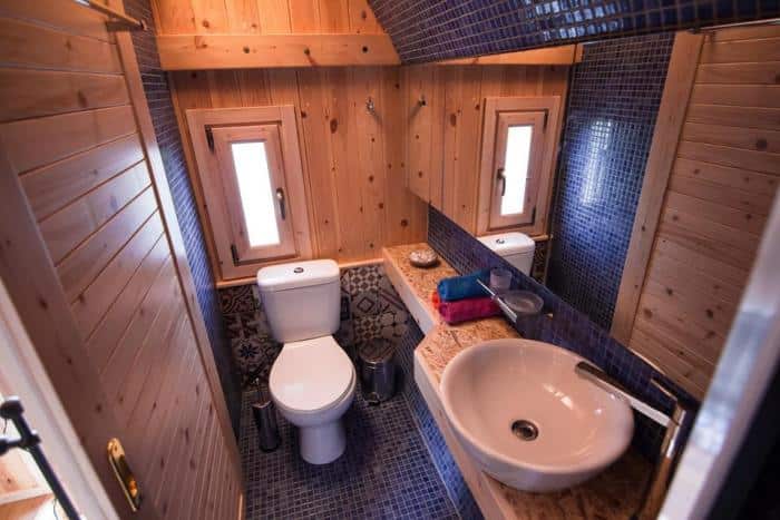 deite to esoteriko apo to proto spiti se schima varelioy poy kataskeyastike stin kalampaka ki entyposiazei 11