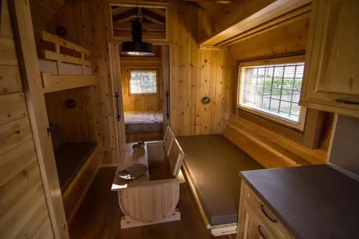 deite to esoteriko apo to proto spiti se schima varelioy poy kataskeyastike stin kalampaka ki entyposiazei 3