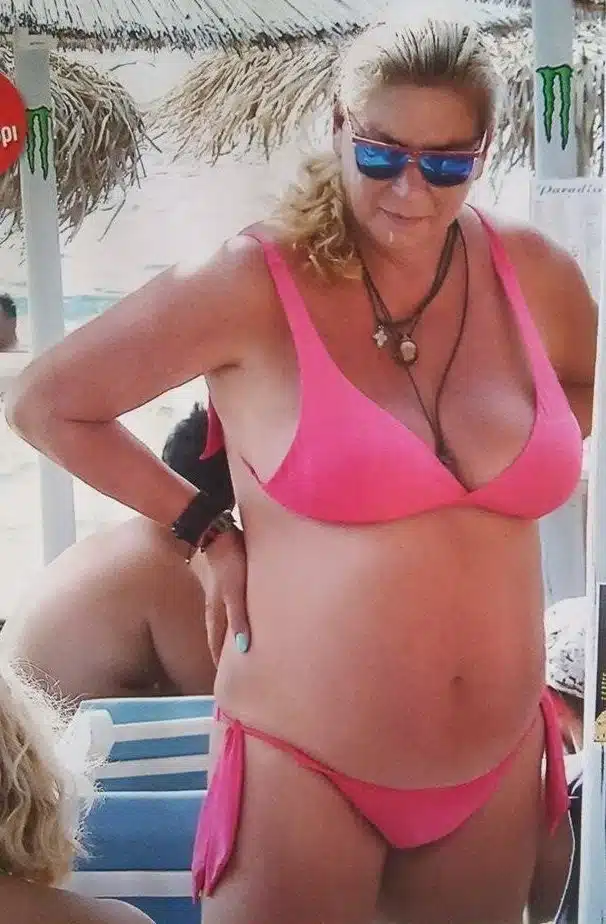 Διέρρευσαν φώτο από παπαράτσι: Έτσι είναι το σώμα της Δήμητρας Λιάνη στα 67, με μπικίνι χωρίς φίλτρα 3 dierreysan foto apo paparatsi etsi einai to soma tis dimitras liani sta 67 me mpikini choris filtra