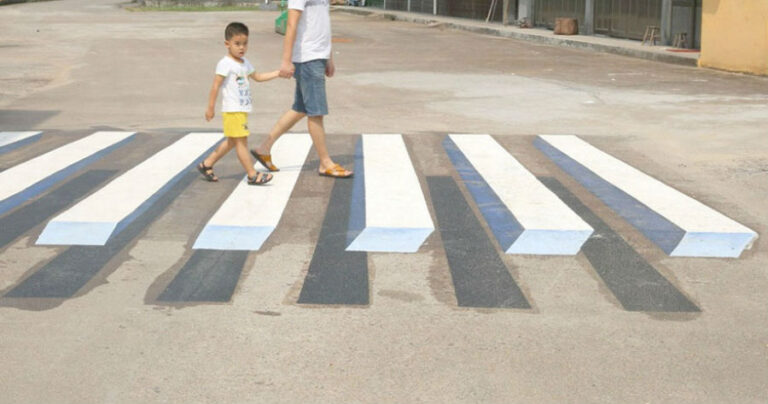 Έβαψαν τρισδιάστατες τις διαβάσεις για να φοβούνται οι οδηγοί και να κόβουν ταχύτητα
