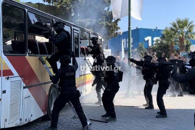 Βίντεο από την εντυπωσιακή επίδειξη των «σκληρών» της ΕΛ.ΑΣ. – Λεωφορειοπειρατεία και κρότου λάμψης στη ΔΕΘ