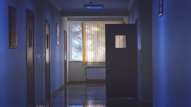 Τι σημαίνει να νοσηλεύεται το 8χρονο παιδί σου σε ψυχιατρική κλινική