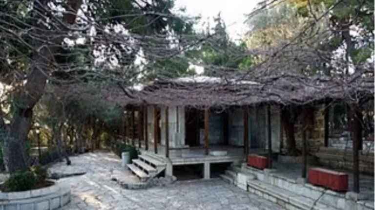 Ραντεβουδάκια στην καφετέρια Λουμπαρδιάρη σε άλλη εποχή