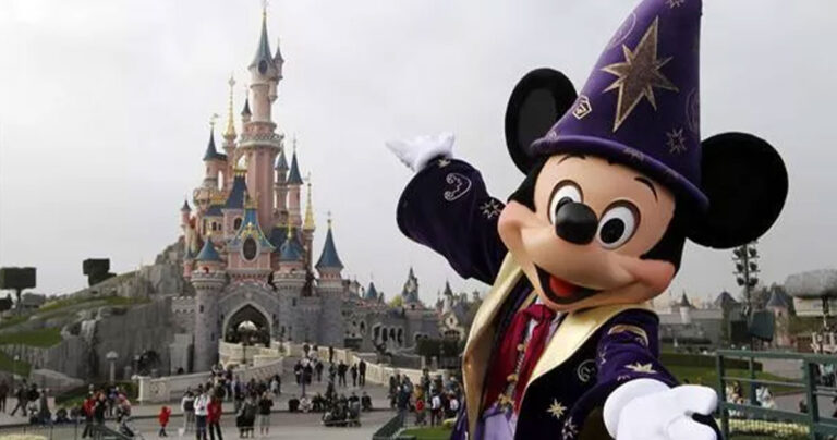 Η Disneyland ψάχνει Έλληνες να εργαστούν στο Παρίσι και έρχεται Αθήνα για προσλήψεις