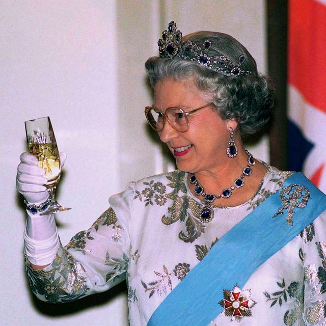 queen at banquet at presidential palace toasting her host news photo 1628266322