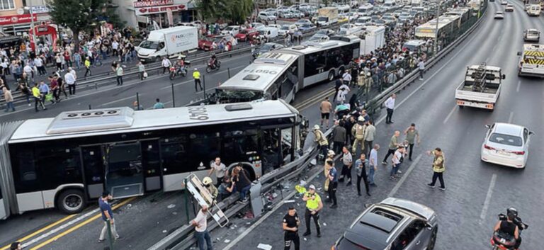 Κωνσταντινούπολη: Kαραμπόλα λεωφορείων προκάλεσε χάος και τραυμάτισε 100 άτομα