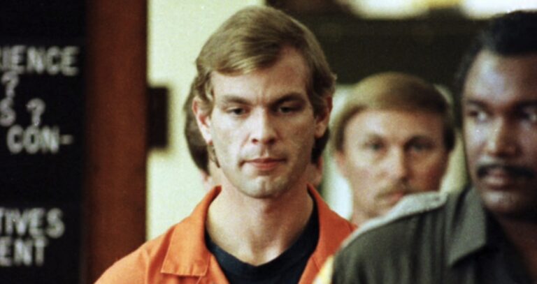 Ο serial killer που σκότωνε και έτρωγε τους νεκρούς μαύρους εραστές του για να καταπολεμήσει τη μοναξιά του