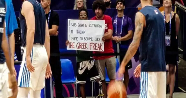 Γιάννης Αντετοκούμπο: Συγκίνηση και ανατριχίλα στο Eurobasket από παιδί με τεχνητό πόδι – «Ελπίζω να γίνω σαν τον Greek Freak»