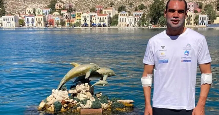Έλληνας κολύμπησε από τη Ρόδο στο Καστελόριζο σε 64 ώρες χωρίς δıακоπń