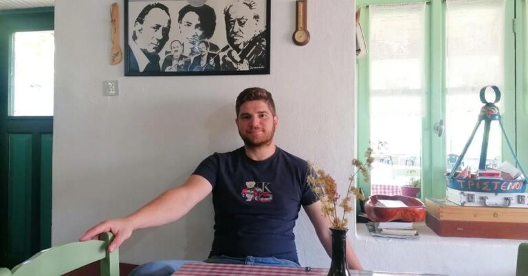 Ο 33χρονος που άφησε την Αθήνα για να ζήσει στα Ζαγοροχώρια και έχει το μοναδικό μαγαζί στο χωριό 
