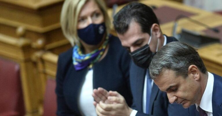 Μακάβρια απάντηση Μίνας Γκάγκα στη μελέτη Λύτρα: «Θα πέθαιναν ούτως ή άλλως γι αυτό διασωληνώθηκαν εκτός ΜΕΘ»