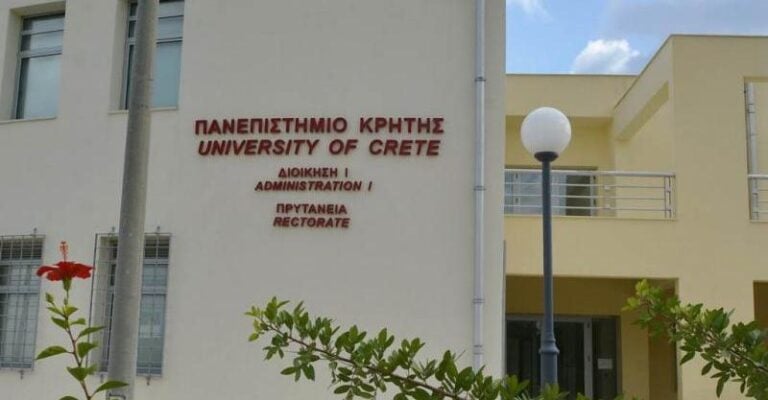 Σε ηλικία 78 ετών ξεκίνησε το Γυμνάσιο και στα 88 αποφοίτησε από το πανεπιστήμιο Κρήτης