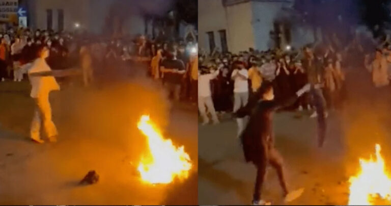 Οι γυναίκες γράφουν Ιστορία: Κόβουν τα μαλλιά και καίνε τις μαντήλες τους στους δρόμους του Ιράν