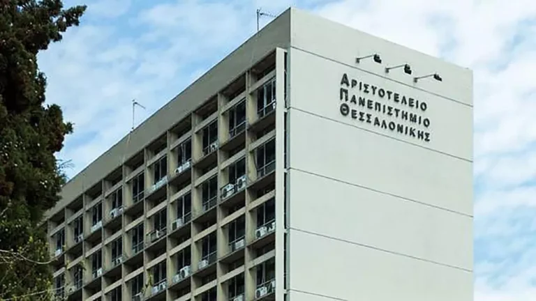 ΑΠΘ: Ο 19χρονος που έπεσε από το παράθυρο έχει χάσει τον πατέρα του από κορονοϊό-«Είναι ένας ήρωας», λέει λέκτορας