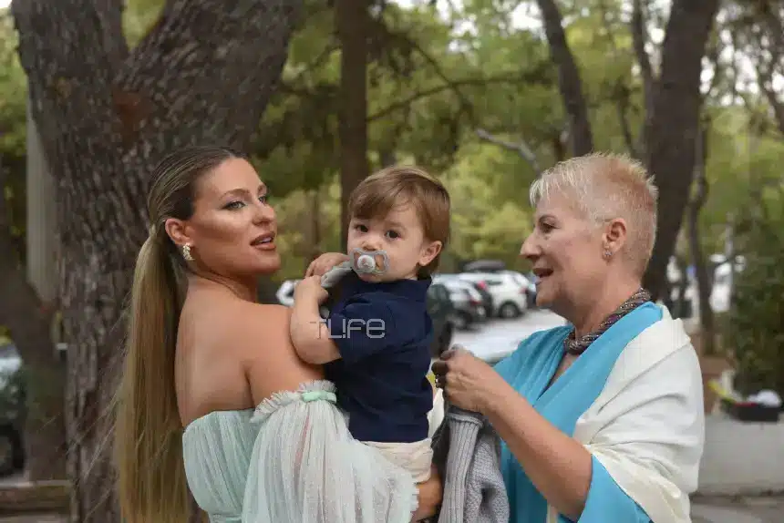 kostas sommer valentini papadaki to tlife sti vaftisi toy gioy toys oi protes fotografies 1