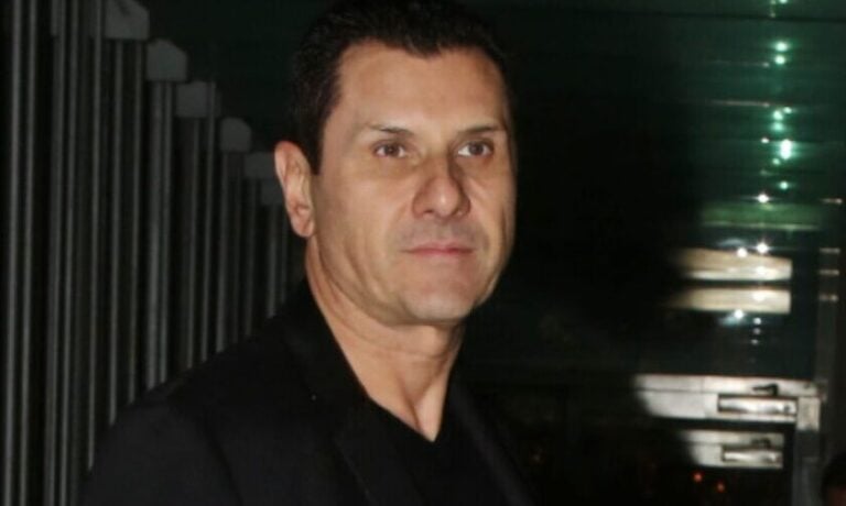 Επίθεση με μαχαίρι στον Γιάννη Μάρκου – Διασκέδαζε στο ίδιο μπαρ με τον 26χρονο που τον μαχαίρωσε. Τι ερευνούν οι Αρχές
