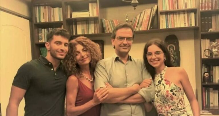 Μπαμπάς, μαμά, γιος και κόρη, φοιτητές στο Πανεπιστήμιο Κρήτης!