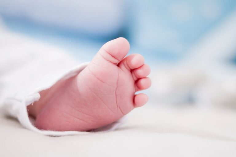 Εξιτήριο για το 4 βρέφος που είχε ταρακουνήσει ο πατέρας του