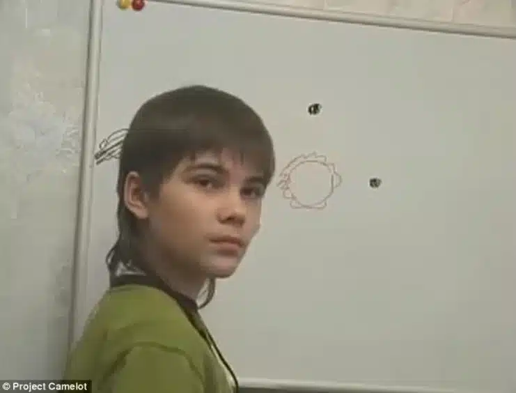 rosos mathitis ischyrizetai oti einai apo ton planiti ari prin xana gennithei stin gi 2