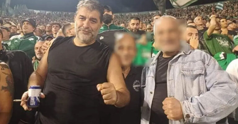 Γνήσιο αρσενικό: O Μπισμπίκης με κουτάκι μπύρας στο χέρι και τσιγάρο σε ποδοσφαιρικό αγώνα
