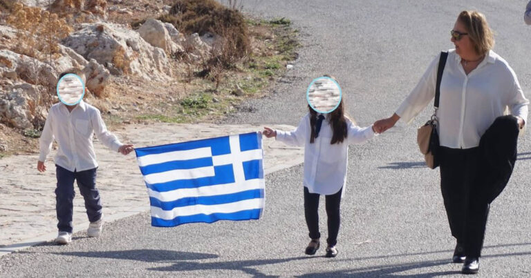 Γαύδος: Συγκινούν οι δυο μικροί μαθητές που παρέλασαν περήφανα στο νησί