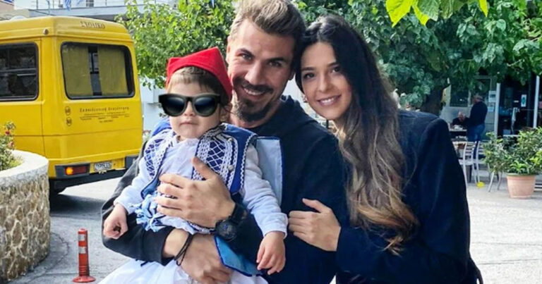 O Άκης Πετρετζίκης έντυσε τσολιά τον μικρό Αχιλλέα και μας ευχήθηκε «Χρόνια πολλά»