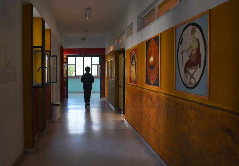 Το 5ο Γυμνάσιο Νέας Σμύρνης μεταμορφώθηκε σε μία φανταστική έκθεση ζωγραφικής