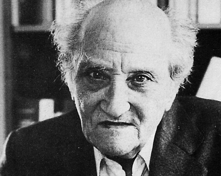 Δεν το ξέρει σχεδόν κανείς: Σε ποιον ανήκει η διάσημη κεφαλή στο Πολυτεχνείο, καμία σχέση με την εξέγερση του ’73